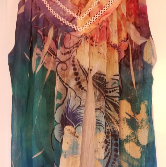 Women's Top - Picture 4 of 8